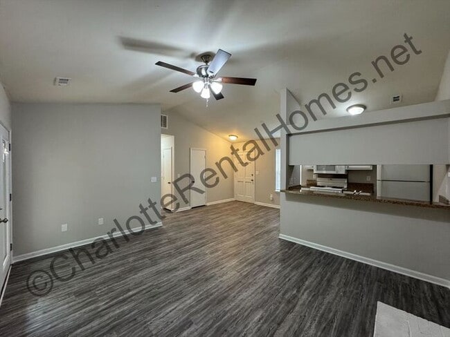 Building Photo - Charming 2 bedroom home in Charlotte! Only...