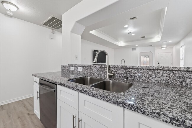 Building Photo - 9111 Grand Villa Ln