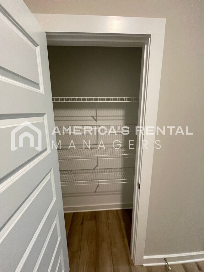 Building Photo - Home for Rent in Weaver, AL!!! Available to View Now! PRICE REDUCTION!! Sign a 13-month lease by ...