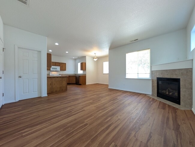 Building Photo - Fantastic 3 Bedroom, 2.5 Bath In Thurston ...