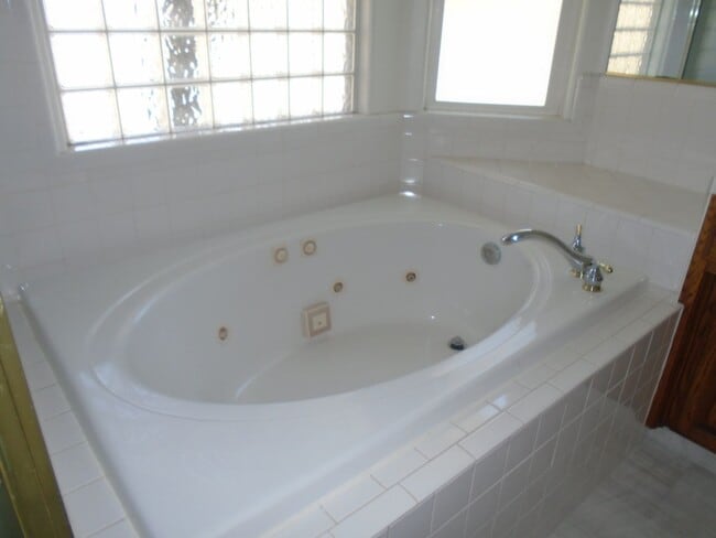 Building Photo - NW-COOL POOL & CUSTOM UPGRADES GALORE !!!