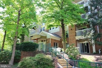 Building Photo - 2204 Westcourt Ln