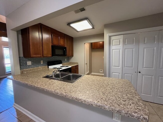 Building Photo - Renovated 3 Bedroom 2 Bath Home for Rent!