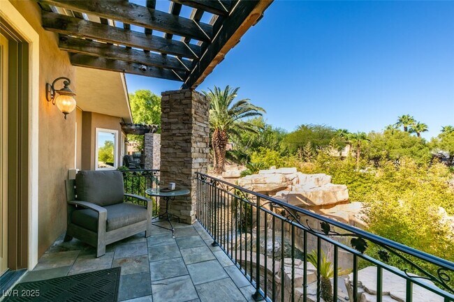 Building Photo - 549 Regents Gate Dr