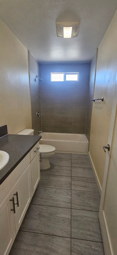 Building Photo - 85(1631)