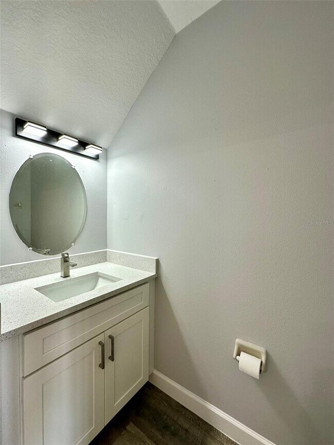 Building Photo - 918 Chelsea Dr