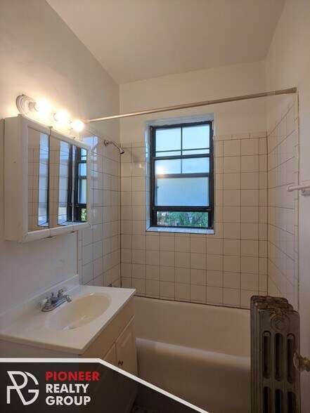 Building Photo - 4831 N Damen Ave