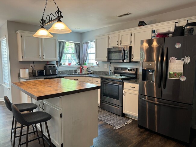 Building Photo - 310 Waterwood Way
