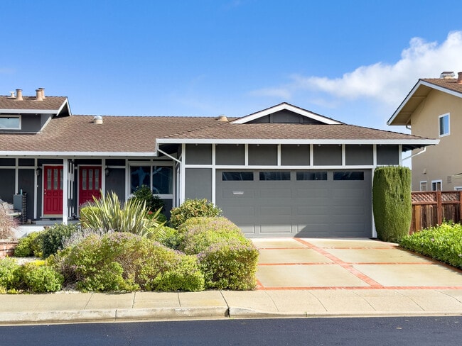 Building Photo - 685 Comet Dr