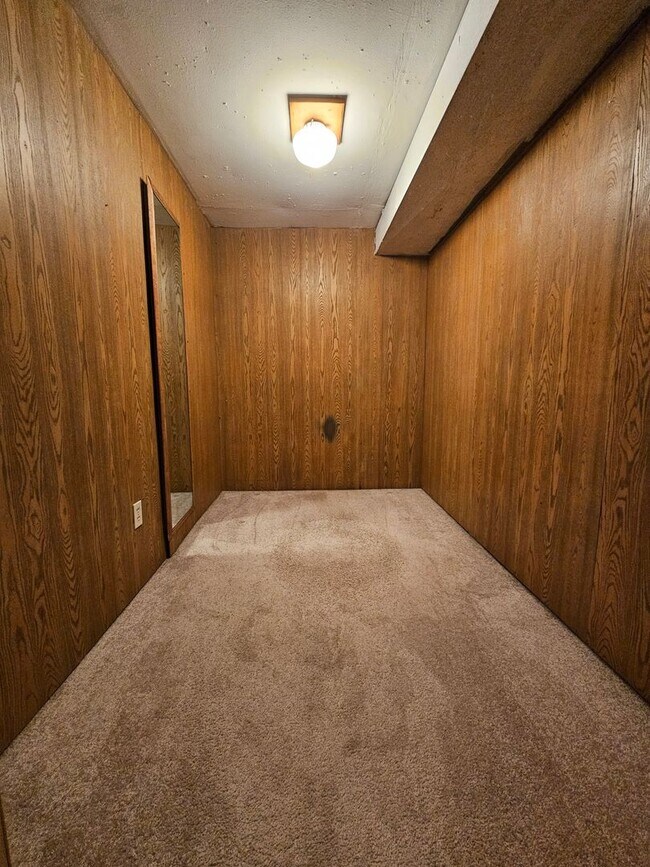 Building Photo - Virginia Village 4 Bed 3 Baths Large Yard Attached Garage Super Spacious!