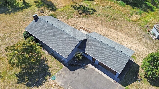 Building Photo - 13235 NW Pumpkin Ridge Rd