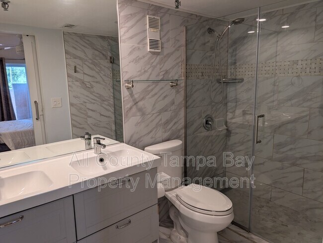 Building Photo - 7430 Sunshine Skyway Ln S