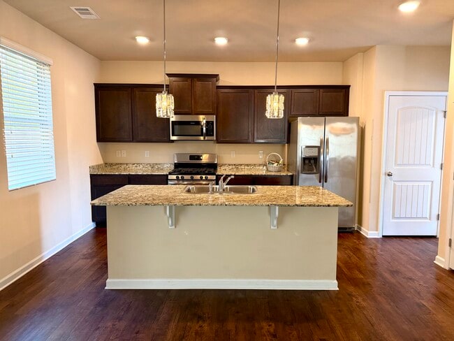 Building Photo - 8 Thimbleberry Dr