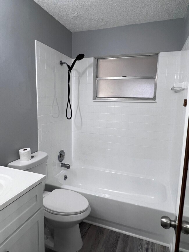 Building Photo - 2467 Mercury Dr