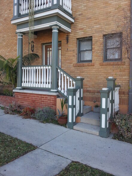 Building Photo - 644 W 8th St