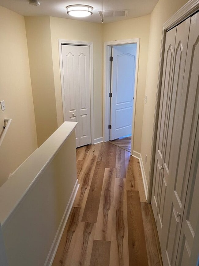 Building Photo - Modern 2BR/2BA Home Near BNA – Open Concep...