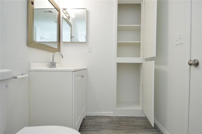 Building Photo - 5004 Castile Pl