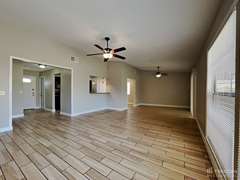 Building Photo - 1237 Edgerton Dr