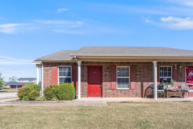 Building Photo - 3300 SW Landau Ct