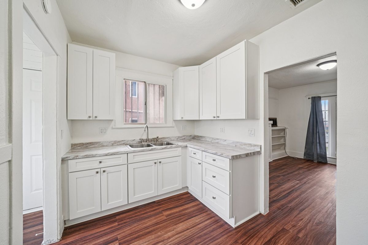 Building Photo - 280 E Orange St