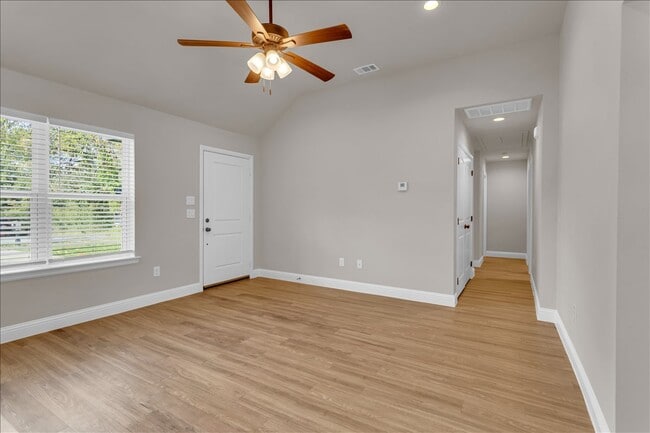 Building Photo - 230 E Johnson St