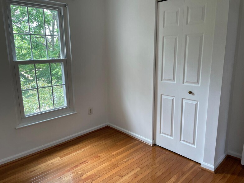 Third bedroom - 7468 Gadsby Square