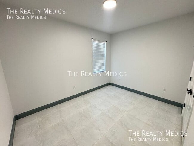 Building Photo - 2226 Rock Dr