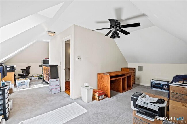 Building Photo - 8 Genesee Ln