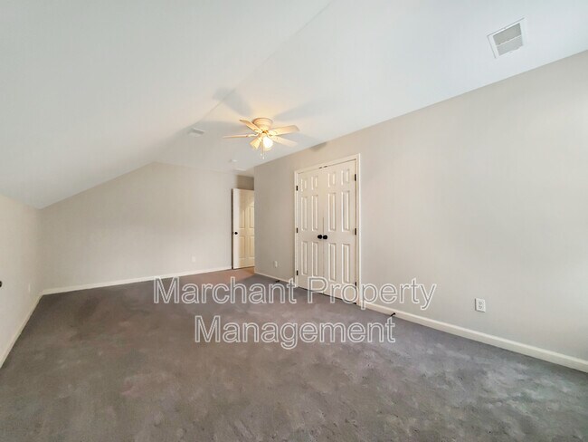 Building Photo - 15 Silverthorn Ct