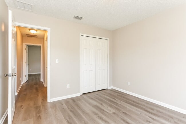Building Photo - 3720 Arava Dr
