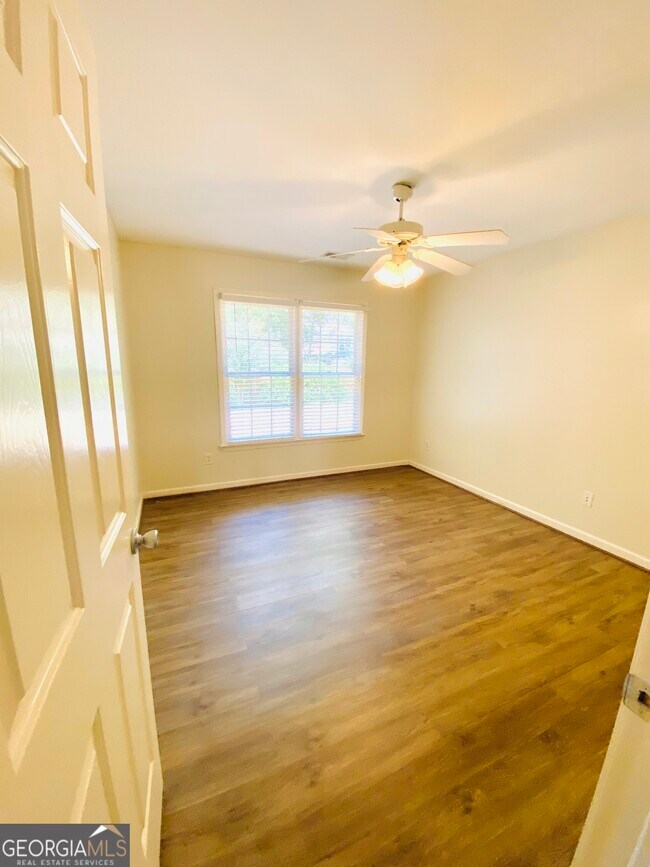 Building Photo - 33 Tall Timbers Cir