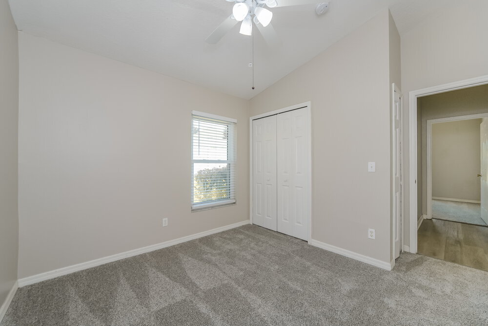 Building Photo - 1323 Hillview Dr