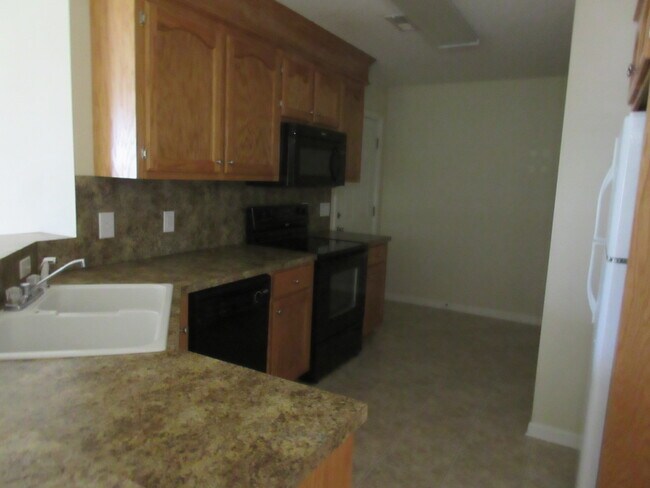 Building Photo - Landmark Pointe Subdivision