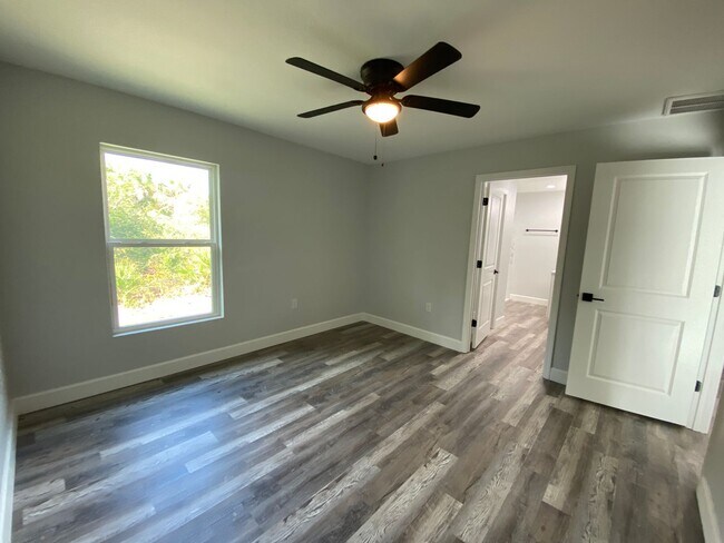 Building Photo - 17207 Waldrun Ave