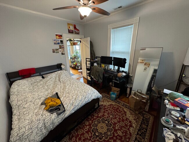 Building Photo - 176 Elm St