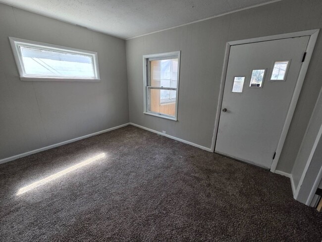 Building Photo - 3081 E 67th St