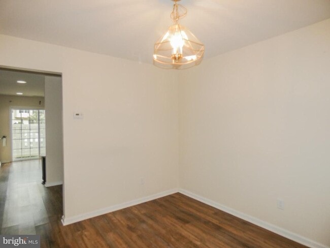 Building Photo - 2105 Lexington Mews