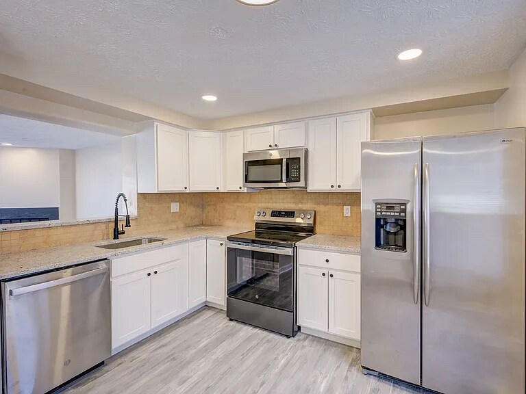 Building Photo - 416 Valiant Cir