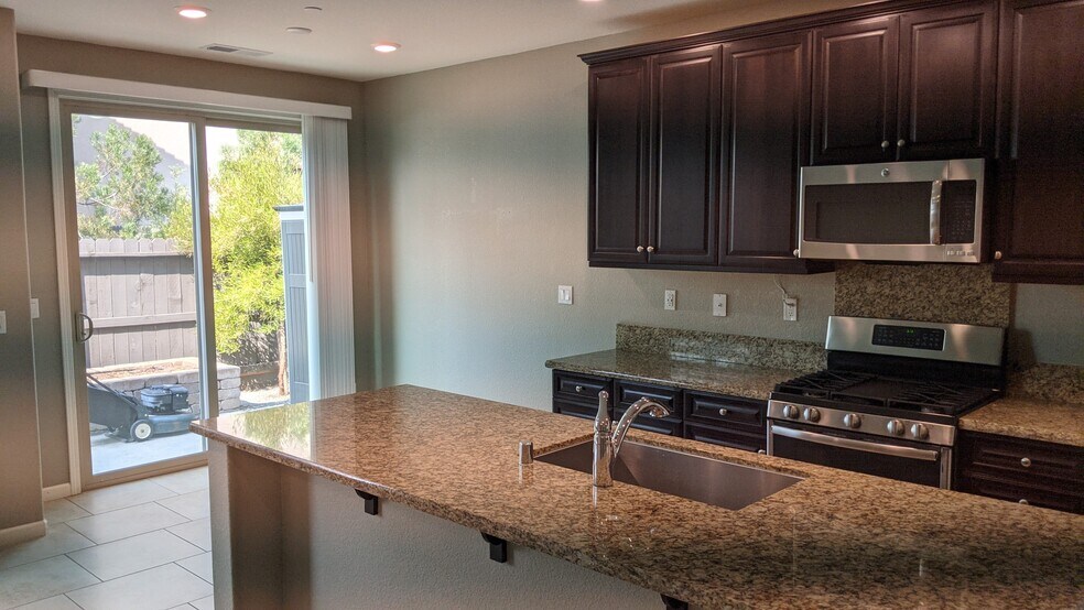 Building Photo - 6011 Terra Ln