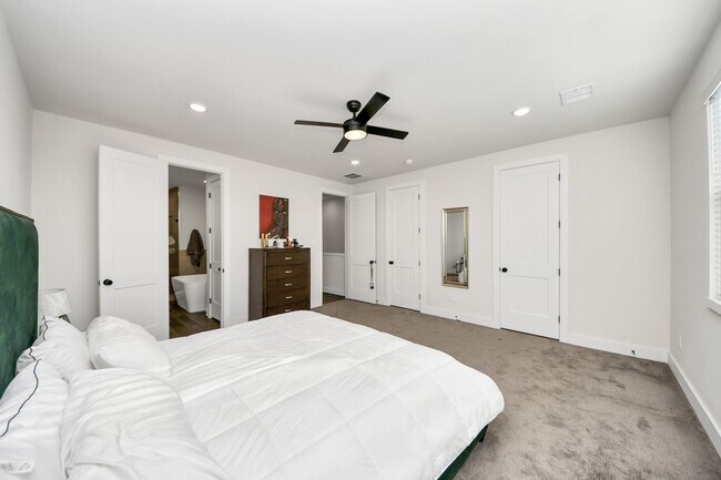 Building Photo - 3905 B Pinemont Dr