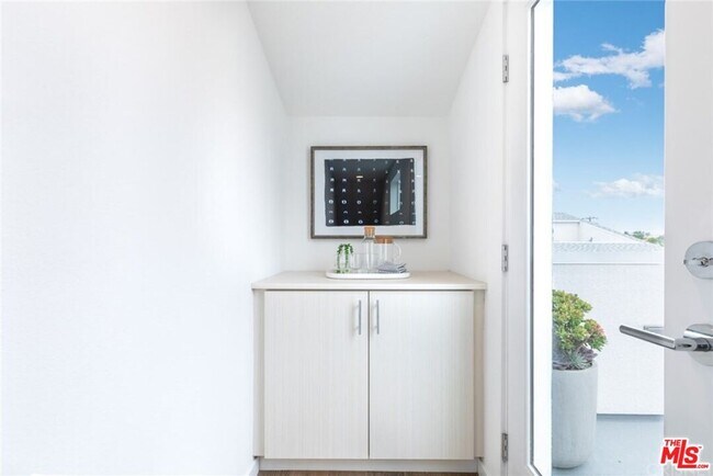 Building Photo - 4821 1/2 Craner Ave