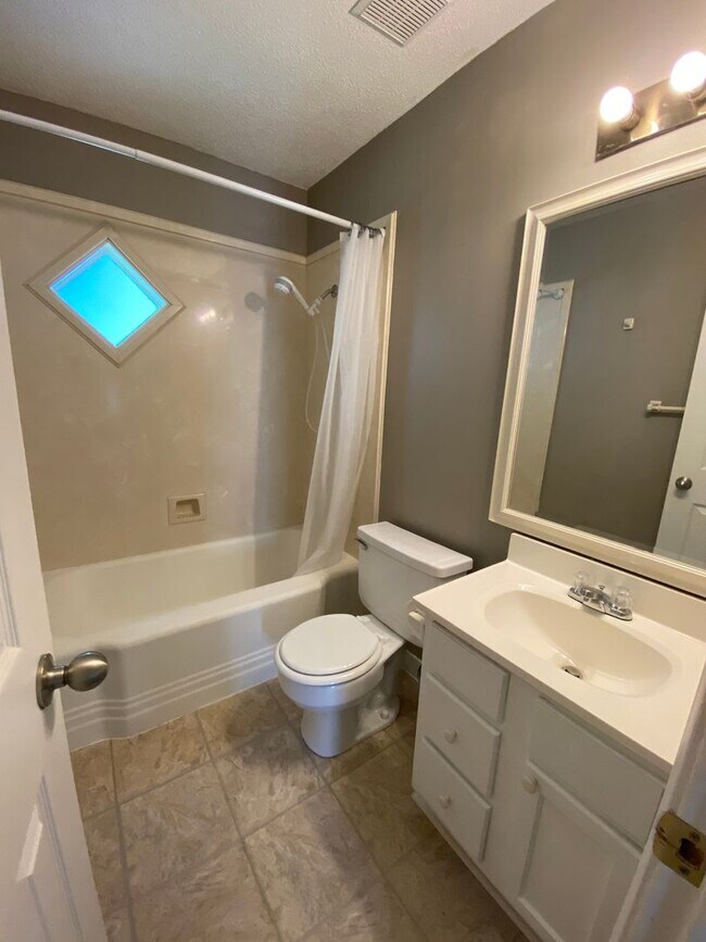 Building Photo - UPCOMING WEST FAIRHOPE 3/2 F&N COTTAGE