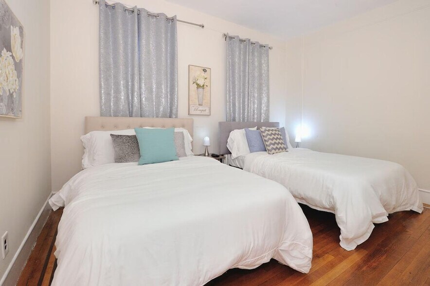 Building Photo - 414 E 77th St