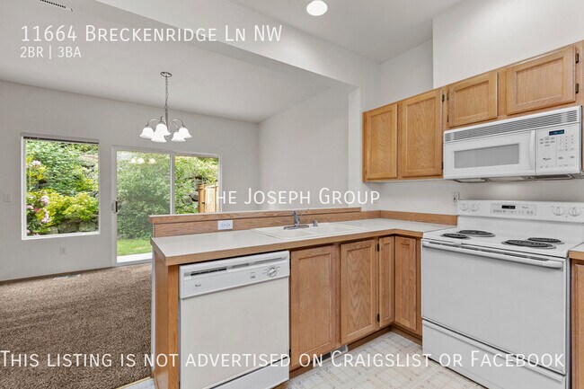 Building Photo - Centrally located 2 bed/2.5 bath in Silver...