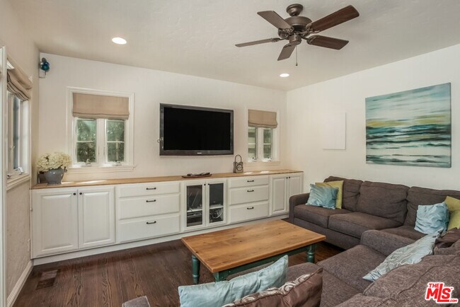 Building Photo - 1332 Comstock Ave