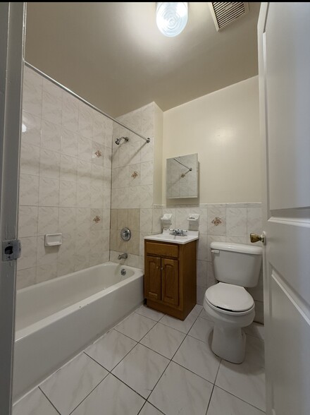 Building Photo - 2292 Nameoke Ave