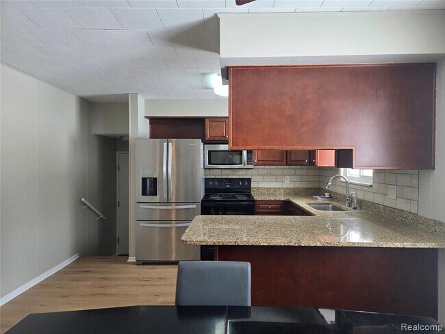 Building Photo - 5016 S Old US Hwy 23