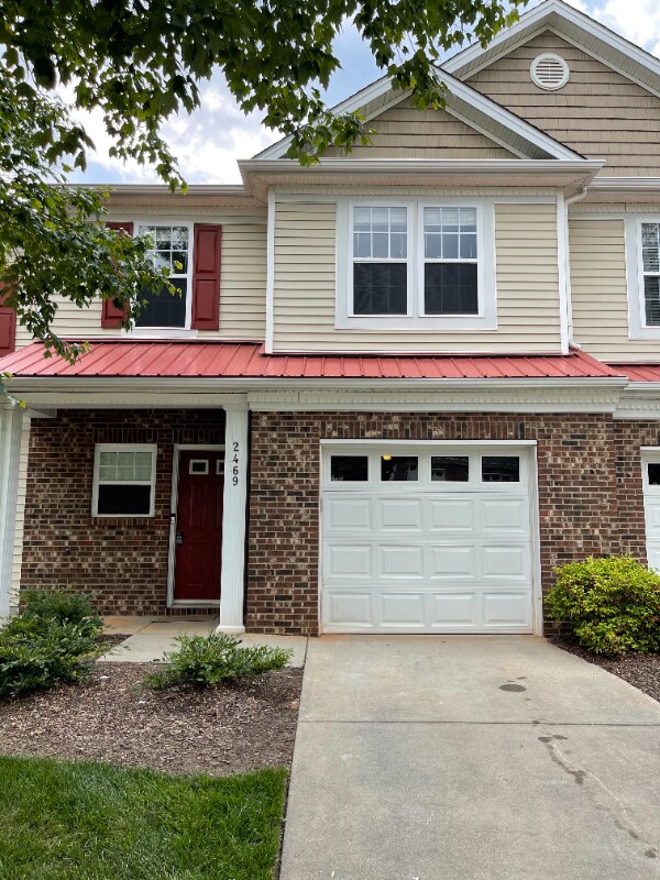 Building Photo - 2469 Redmayne Ln