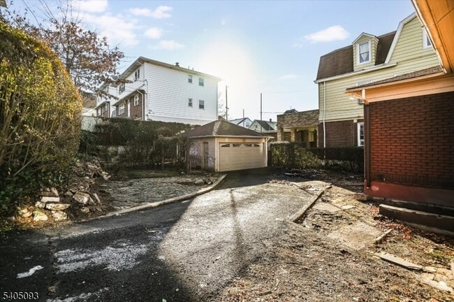 Building Photo - 265 McBride Ave