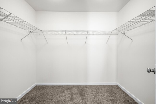 Building Photo - 900 Gilbert Rd